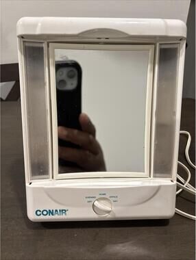 Make-up Mirror..Conair 2 Sided Makeup Mirror. [COPY]